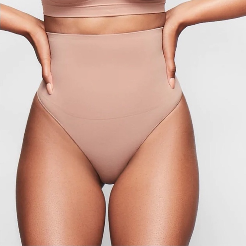 SKIMS Seamless High-Waist Shapewear - Nude